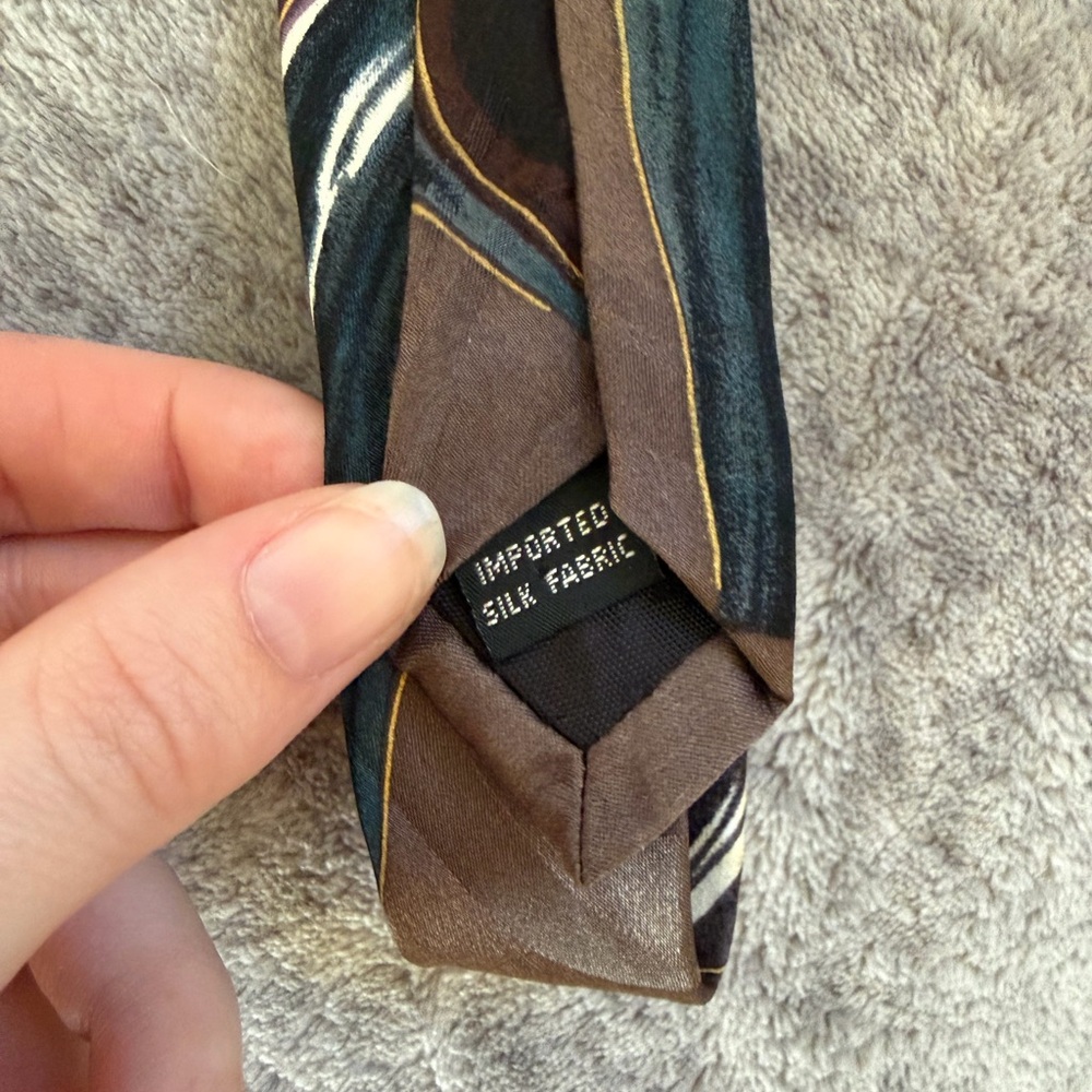 Chez Roffe Men’s Brown Abstract Design Tie - Picture 3 of 4